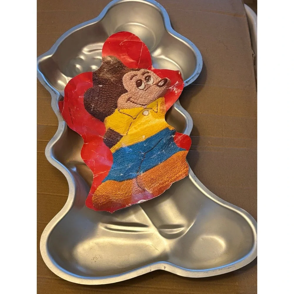 Wilton Mickey Mouse Cake Pan Vintage Disney Aluminum Party Pan 2105-395 Walking